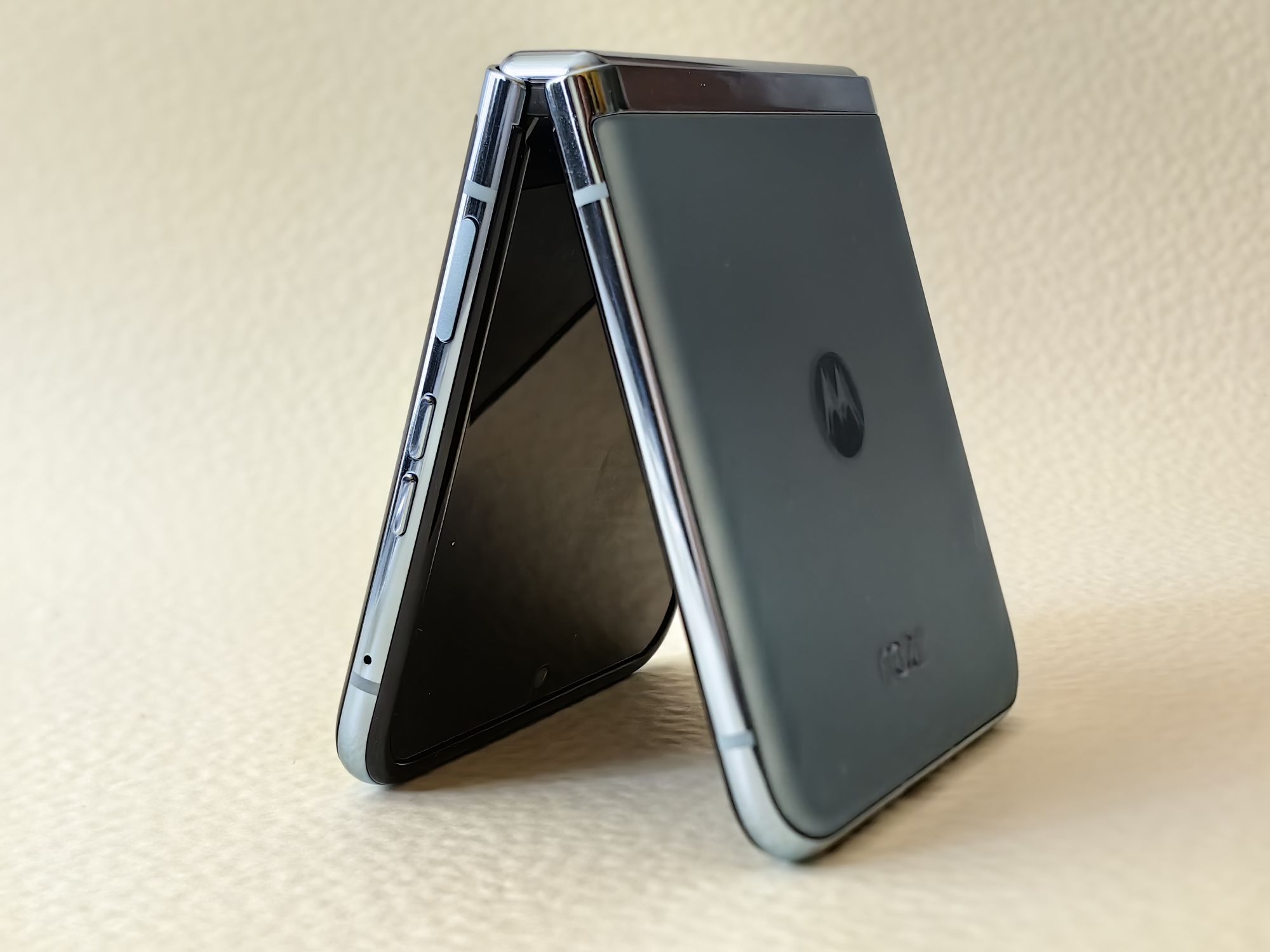 Motorola razr 40 ultra   tel  061