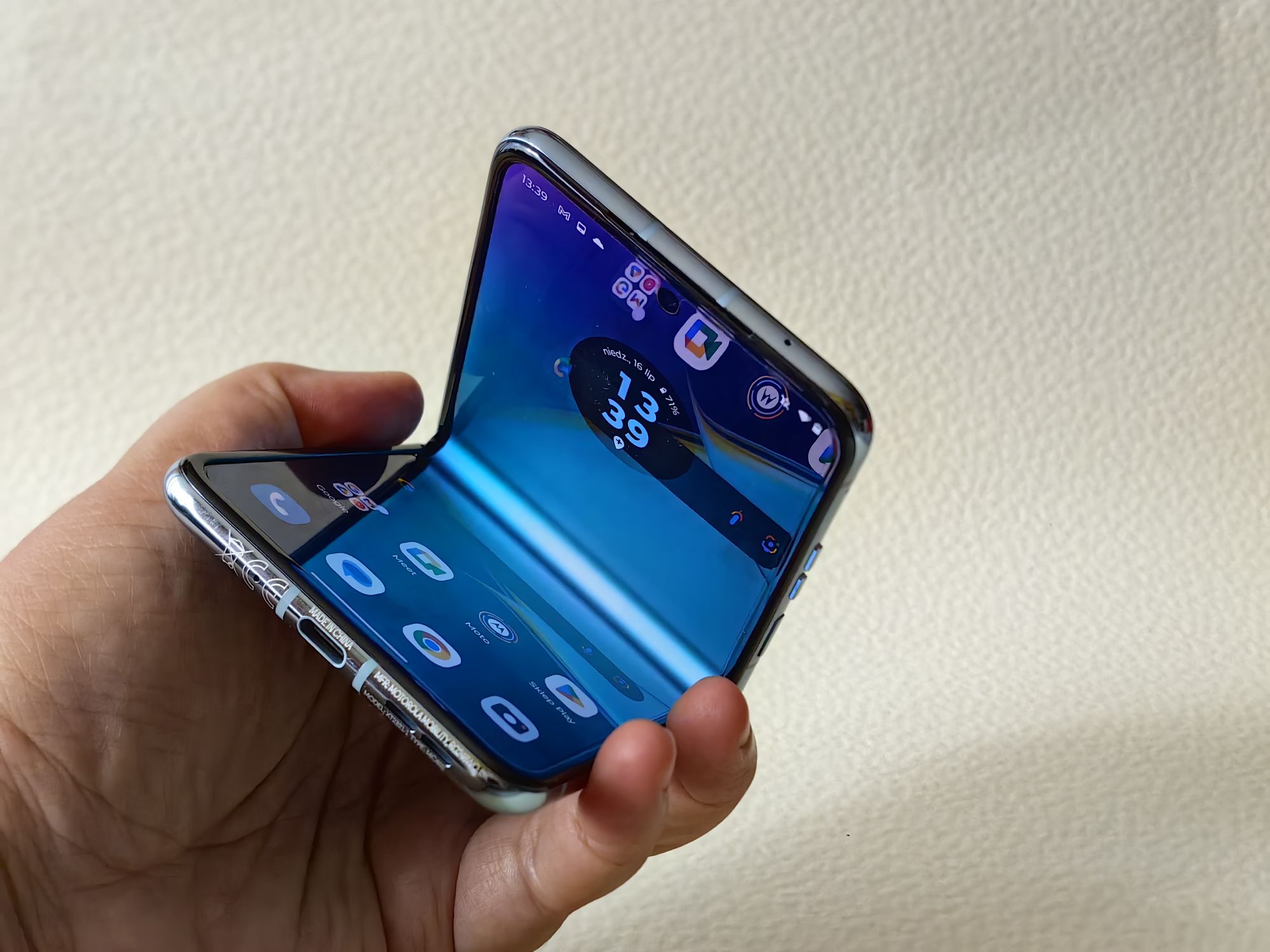 Motorola razr 40 ultra tel 074