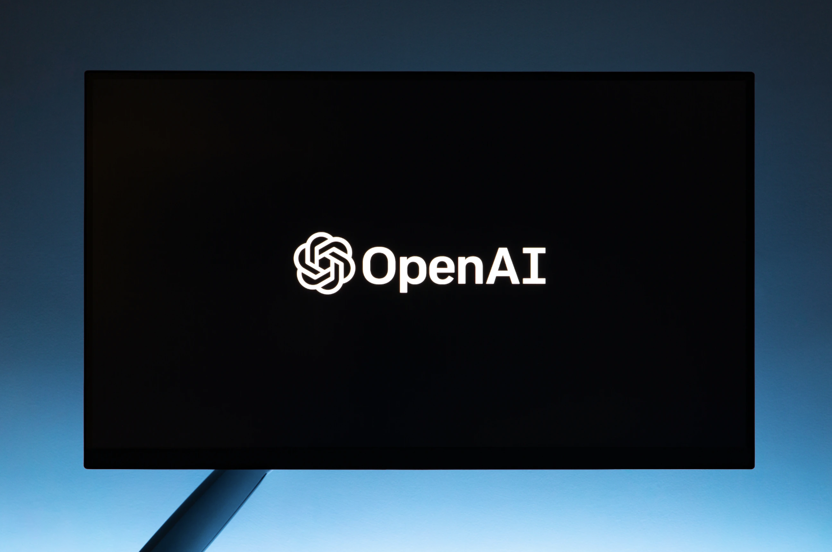 Sprawa OpenAI nabiera tempa: 707 z 770 pracowników OpenAI zagroziło przejściem do Microsoftu, jeśli zarząd nie poda się do dymisji
