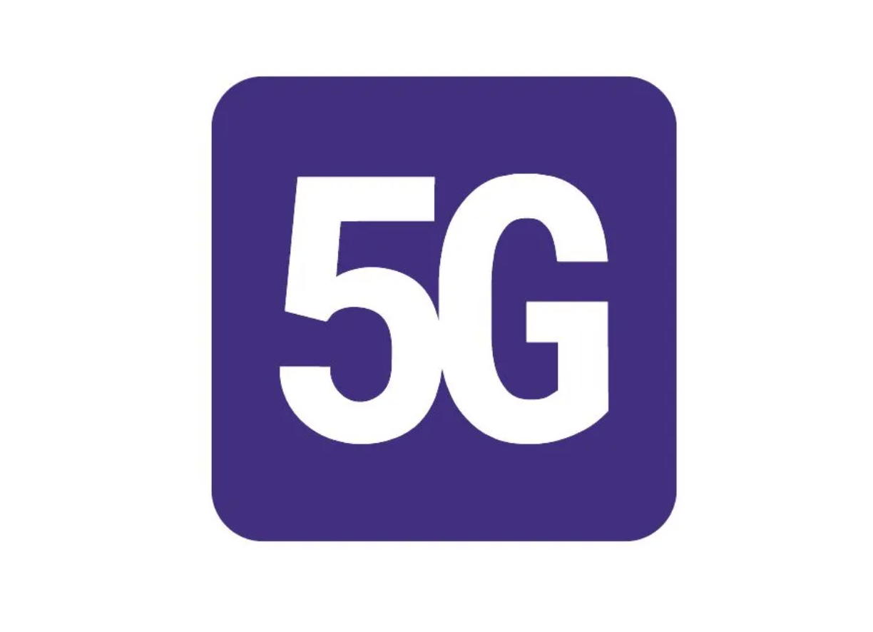 Klienci Play mogą już korzystać z sieci 5G na nowych częstotliwościach 3500-3600 MHz. Operator uzyskał właśnie pierwsze pozwolenia radiowe na użytkowanie pasma C od Urzędu Komunikacji Elektronicznej.