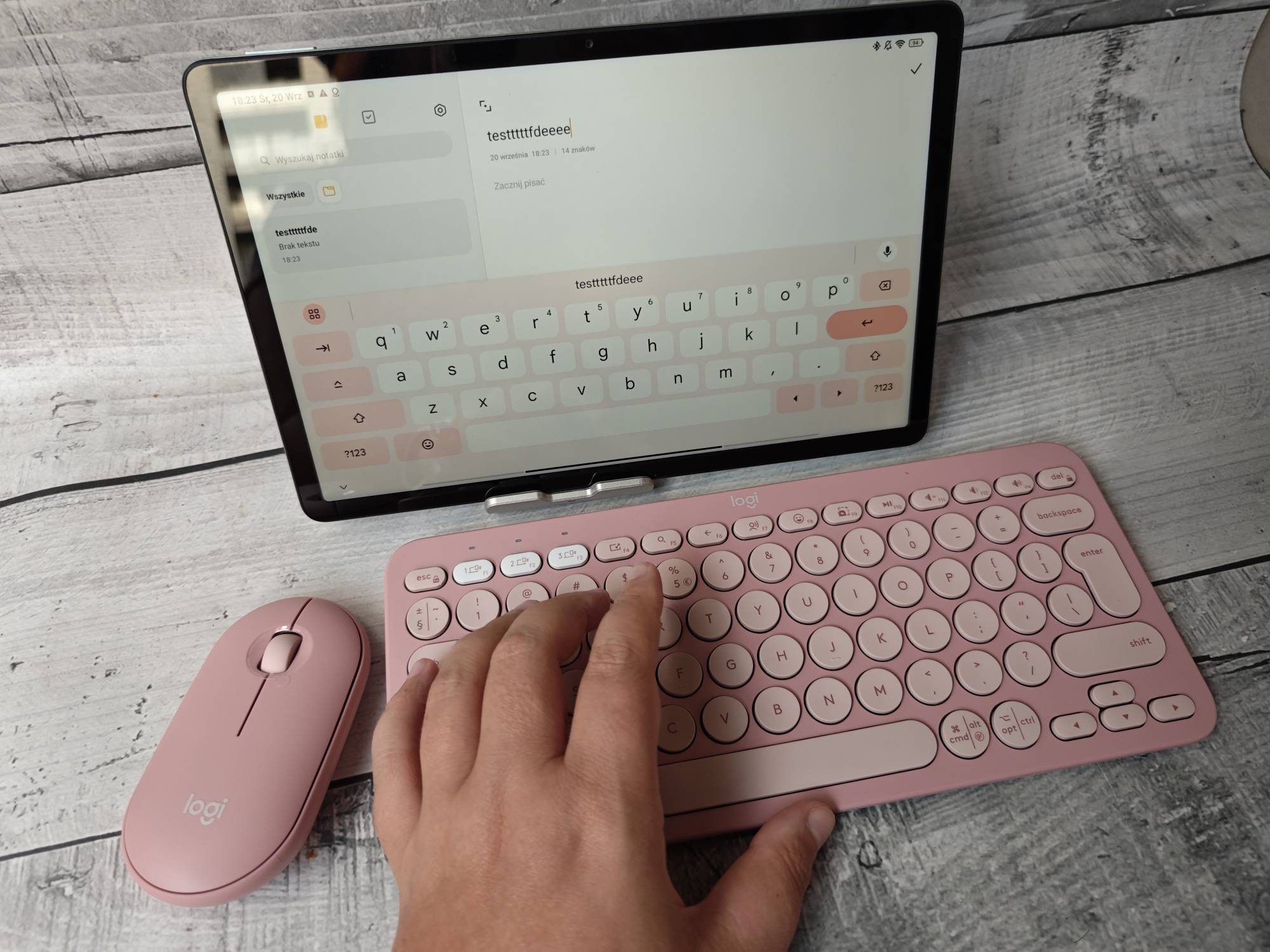 Logitech   Pebble 2 017