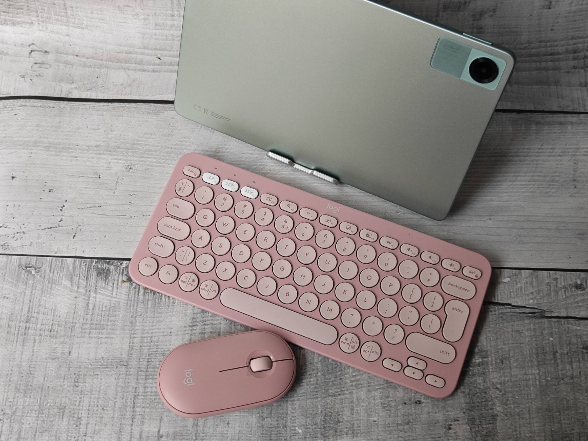 Logitech   Pebble 2 023