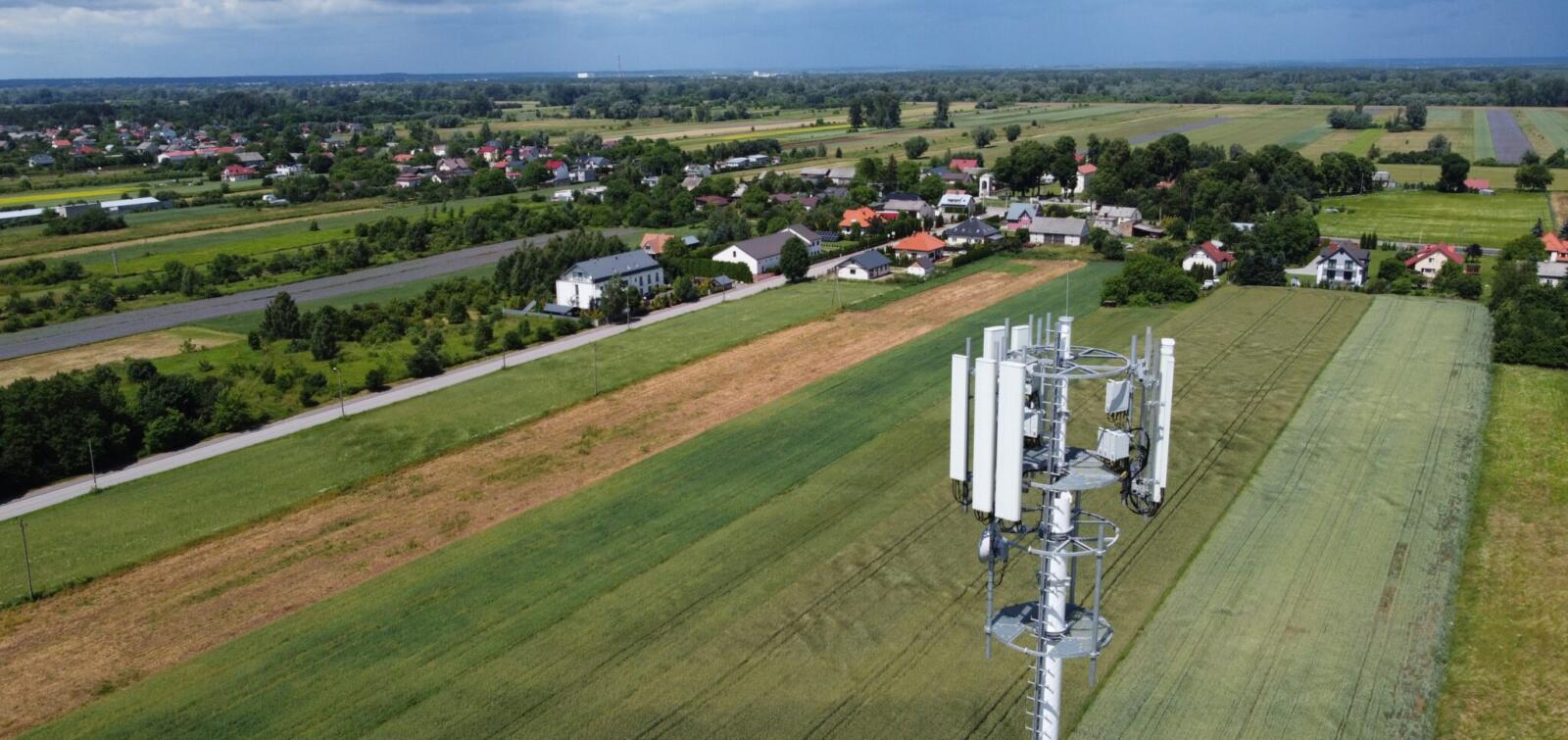 Mocny lipiec dla PLAY – wiele nowych stacji bazowych w całej Polsce