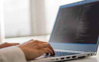 Axis Communications zwiększa bezpieczeństwo produktów dzięki rozszerzonemu programowi wykrywania błędów