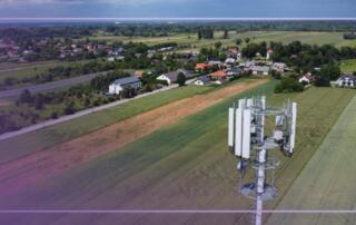 Październik był jak dotychczas najlepszym miesiącem w 2024 roku pod względem liczby nowo uruchomionych stacji bazowych. Od początku roku sieć PLAY powiększyła się o 584 maszty telekomunikacyjne.