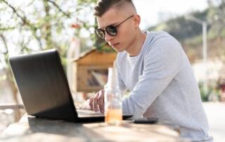 35,5 proc. polskich Zetek było pozytywnie zaskoczonych odkryciem, że rozwiązania technologiczne, z których korzystają, pochodzą z Polski