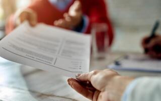 Stagnacja wynagrodzeń w IT – wzrosty są minimalne, wynagrodzenia dla najbardziej doświadczonych spadły, choć nadal sięgają nawet 27,5 tys. zł – No Fluff Jobs podsumowuje 2024 r.