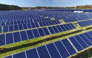 Farma fotowoltaiczna w Miłkowicach – pierwszy projekt OZE z udziałem Amazon w Polsce – produkuje już energię słoneczną