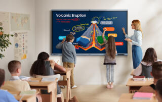 Samsung zaprezentował potęgę sztucznej inteligencji w swoich Interaktywnych Wyświetlaczach podczas targów edukacyjnych Bett 2025