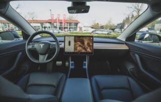 Cła uderzyły w „siedmiu wspaniałych”, najbardziej ucierpiała Tesla