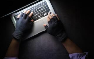W 2024 cyberprzestępcy w 25% przypadkach wykradali dane w mniej niż 5 godzin – Raport Palo Alto Networks