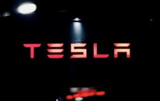 Elon Musk wraca do firmy, aby ratować Teslę