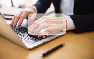 44 proc. Polaków nie wie, z jakiego kraju pochodzą używane przez nich programy – Połowa ocenia poziom świadomości na temat cyberbezpieczeństwa w Polsce jako średni. Najnowsze dane