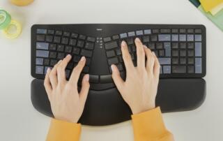 Nowa ergonomiczna klawiatura bezprzewodowa Hama WK-900 Ergo – Komfort pracy na nowym poziomie