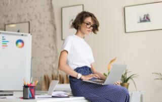 Rosną zarobki u pracujących na umowie B2B, ale nie u etatowców – Consulting notuje duże spadki – Podsumowanie ostatniego półrocza na rynku pracy