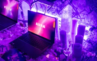 Człowiek, natura i technologia w jednym miejscu – Lenovo podczas Hotel Warszawa Art Fair 2025 pokazało niezwykłą instalację artystyczną „Flow”