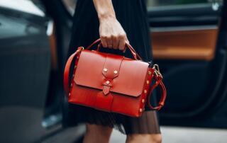 Trend na używaną modę premium nabiera rozpędu – Od teraz użytkownicy OLX będą mogli sprawdzić autentyczność towarów