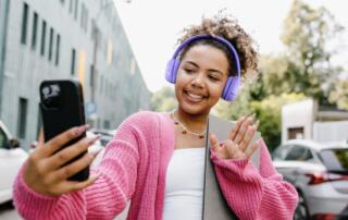 JBL Tune 530 BT to bezprzewodowe słuchawki nauszne Bluetooth® o brzmieniu JBL Pure Bass