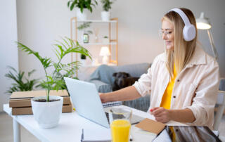 O 40 proc. większe przychody organizatorów wydarzeń online, o 24 proc. więcej sprzedanych biletów – ClickMeeting podsumowuje 2025 r. w branży webinarów
