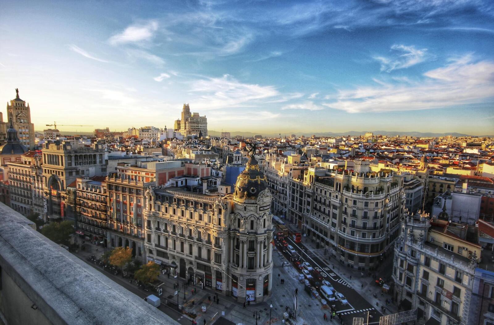 Przelewy na telefon w euro z Hiszpanii do Polski - BLIK testuje interoperacyjność z kolejnymi europejskimi systemami płatności