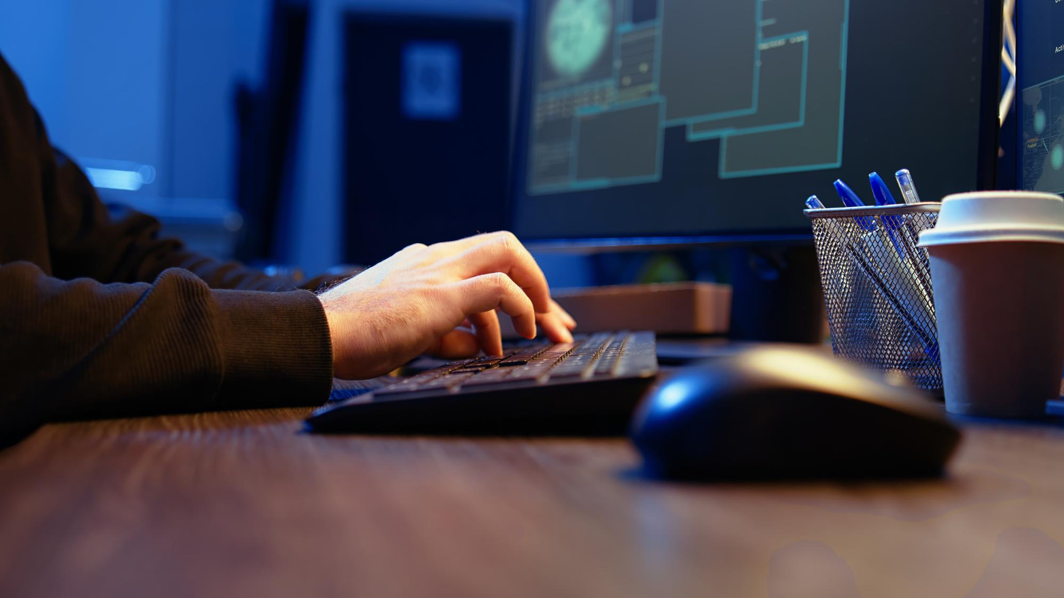 54 proc. cyberataków uderza w sektory kluczowe dla Polski i UE – Tymczasem ¼ Polaków nie interesuje się, skąd pochodzi ich oprogramowanie