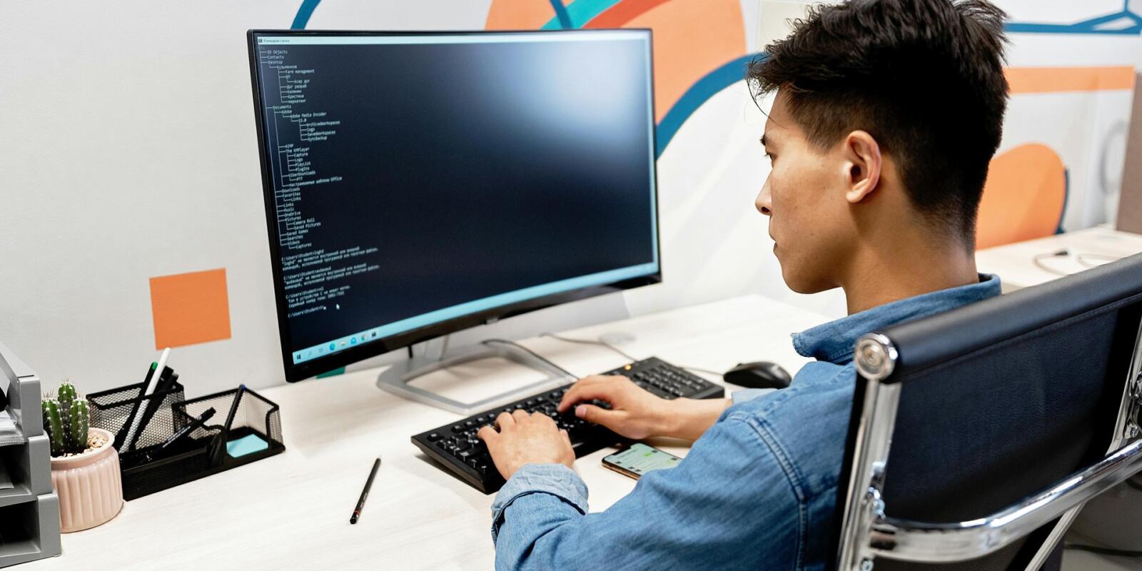 Rynek pracy IT w Polsce w 2025 roku – wyczekiwane odbicie i popyt na seniorów