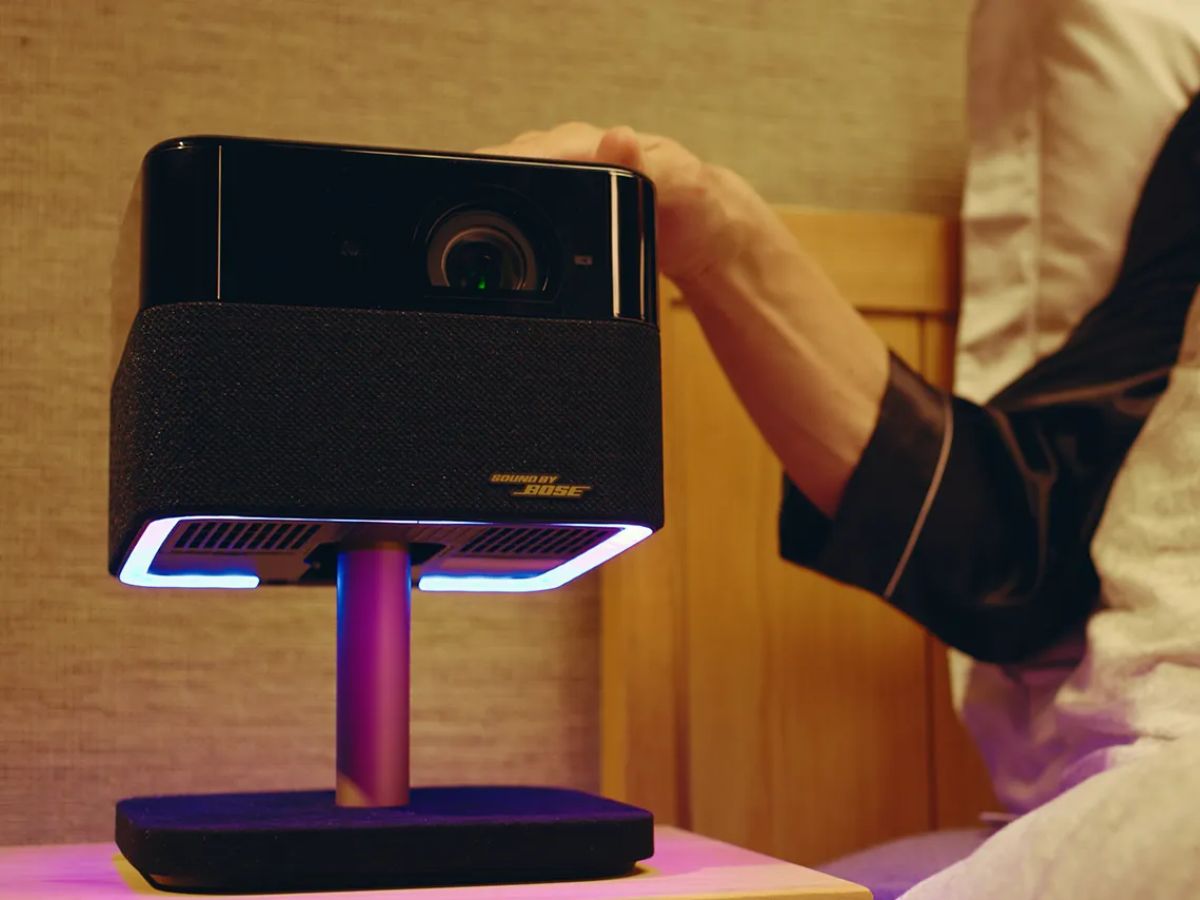 Epson prezentuje projektor Lifestudio Flex Special Lux Edition - EF-73 w kolorze Night Black