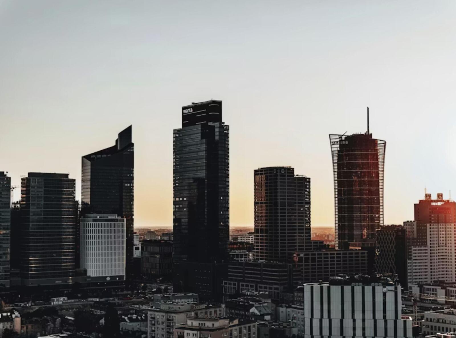 Wąskie gardło wdrożeń AI – Dlaczego amerykańskie scale-upy szukają w Polsce inżynierów Data i MLOps?