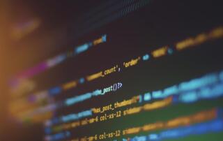 Najdroższe ryzyko cybernetyczne? Ludzki błąd wspierany przez AI - Adam Kassenberg, ekspert PJATK, o realnych przyczynach cyberincydentów