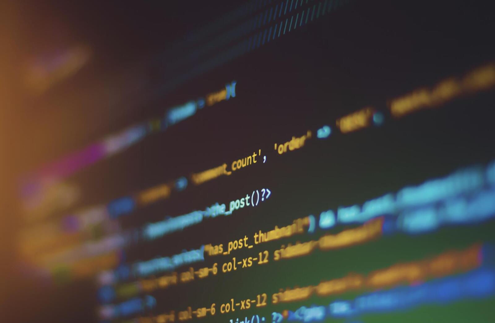 Najdroższe ryzyko cybernetyczne? Ludzki błąd wspierany przez AI - Adam Kassenberg, ekspert PJATK, o realnych przyczynach cyberincydentów