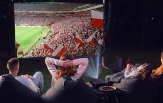 Baraże Mistrzostw Świata w domowym wydaniu – Projektory Dangbei tworzą strefę kibica jak na stadionie