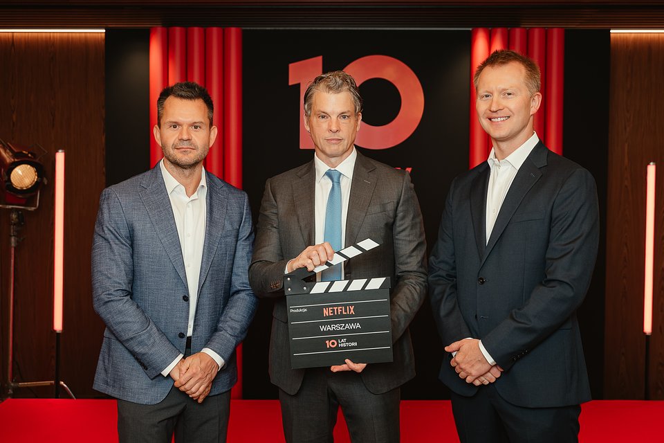 10 lat Netflixa w Polsce: ponad 3 miliardy złotych wkładu w gospodarkę, 5 tysięcy miejsc pracy dla filmowców i rozwój hubu technologicznego