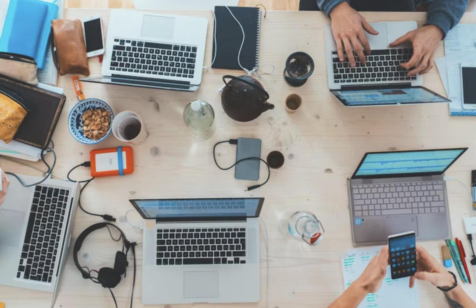 Fabryka 2026: Trendy technologiczne redefiniujące pierwszą linię produkcji