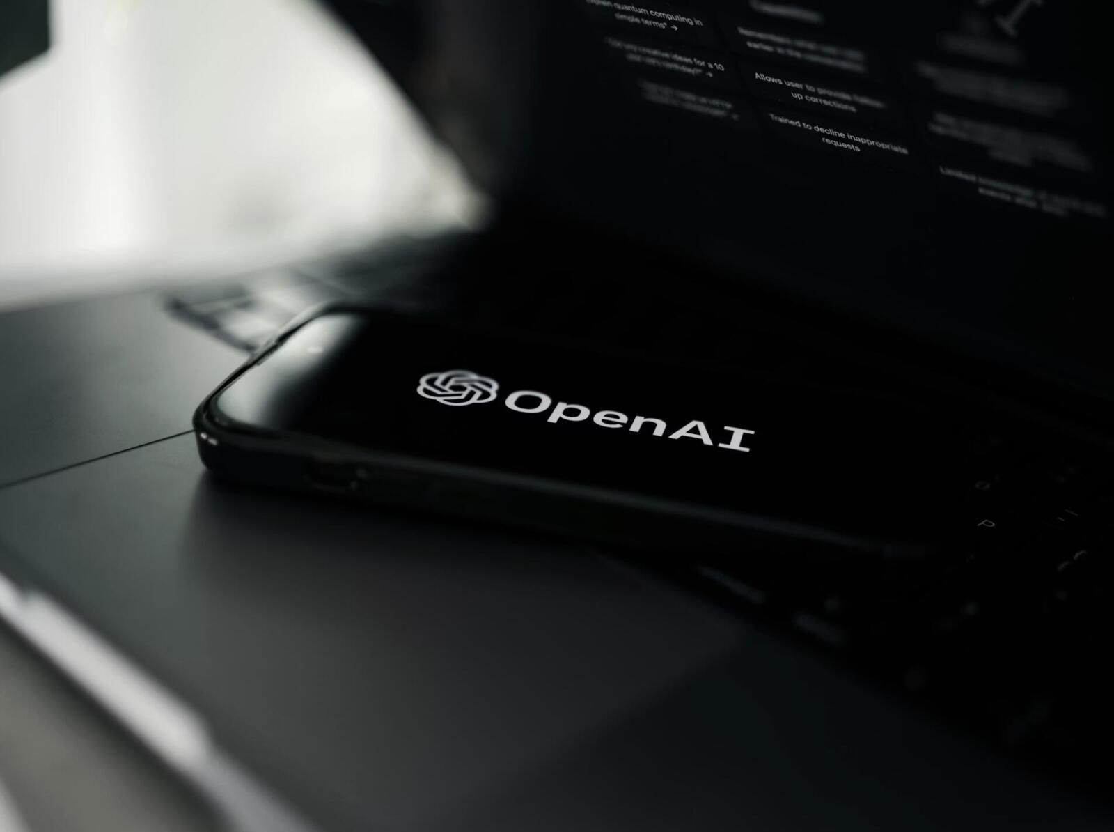 OpenAI wprowadza Chronicle – AI, które „widzi” ekran i lepiej rozumie kontekst pracy