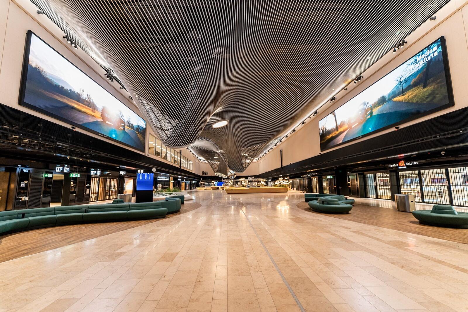 Instalacja ekranów LED LG Electronics w nowym terminalu 3 lotniska we Frankfurcie