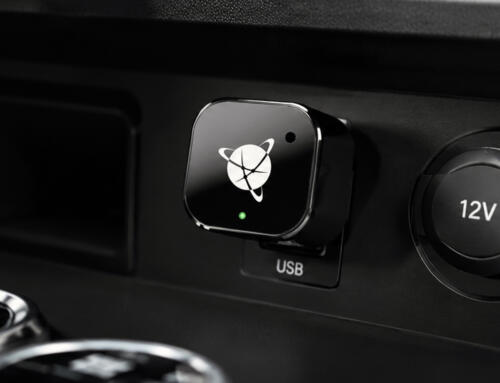 Adapter NAVITEL CPA5: CarPlay i Android Auto bez kabli
